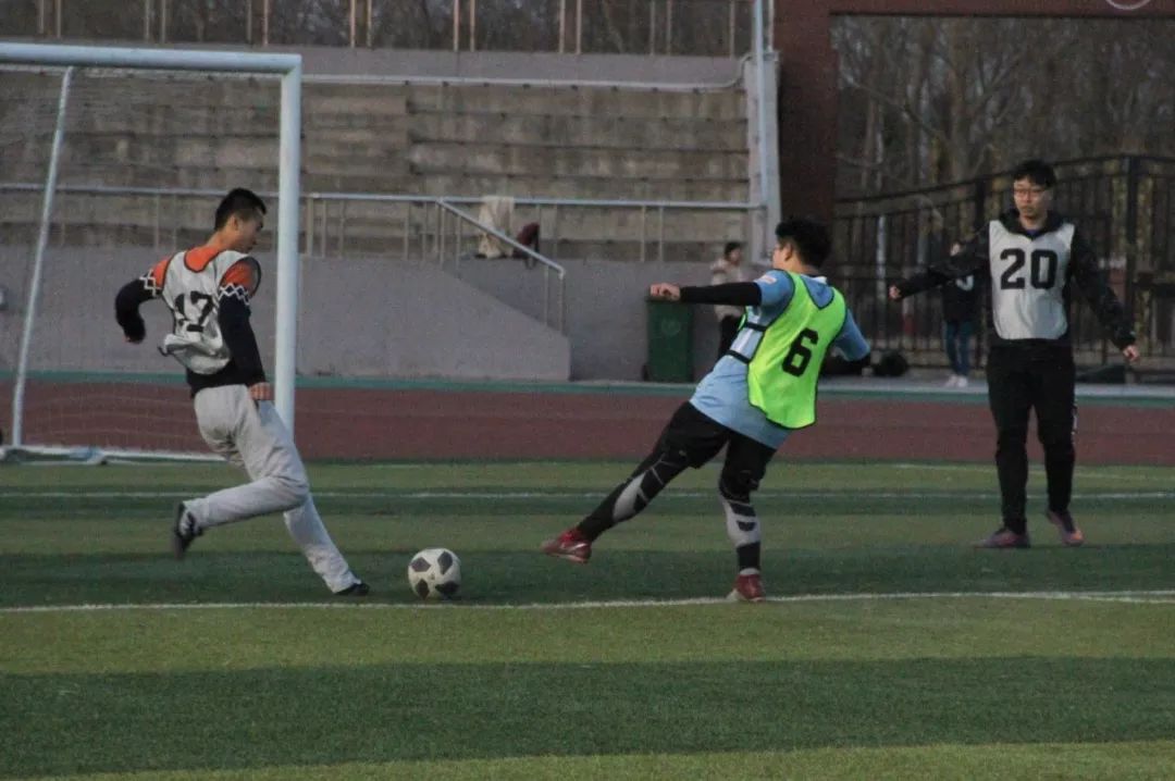  洛里昂启用00后小将，青春风暴席卷法甲赛场  